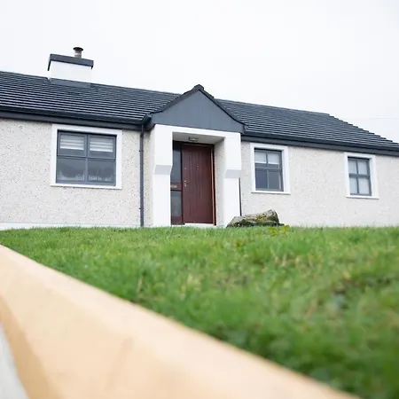 3 Bed Renovated Carramore Lake, Belmullet Дом отдыха *