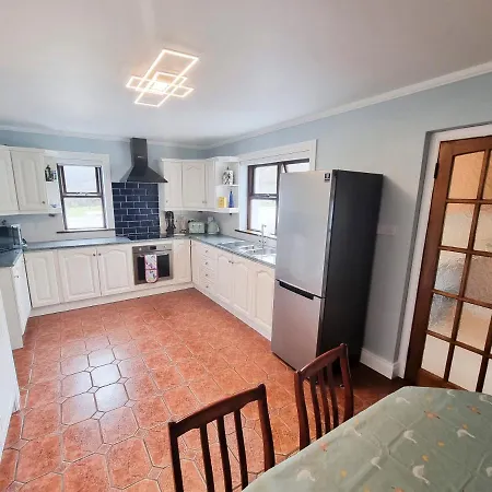 Дом отдыха 3 Bed Renovated Carramore Lake, Belmullet Баллина