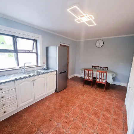 3 Bed Renovated Carramore Lake, Belmullet Casa de Férias *