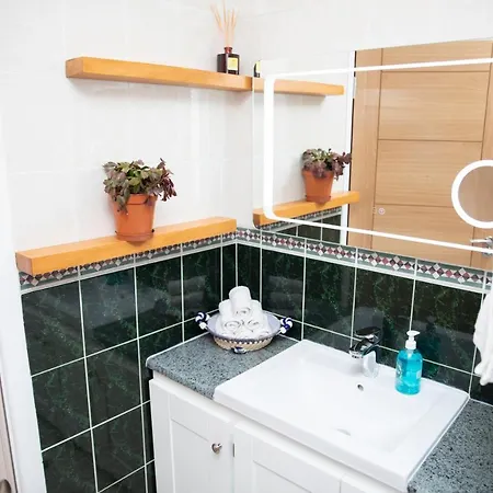 Holiday home 3 Bed Renovated Carramore Lake, Belmullet *
