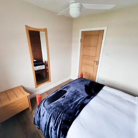 3 Bed Renovated Carramore Lake, Belmullet Holiday home *